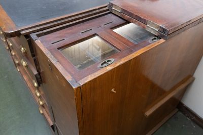 Foto Tavolo grande con 16 cassetti IGB-007230_20250416_008.jpg